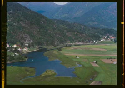 Forde-Wideroes-flyfoto Øyrane